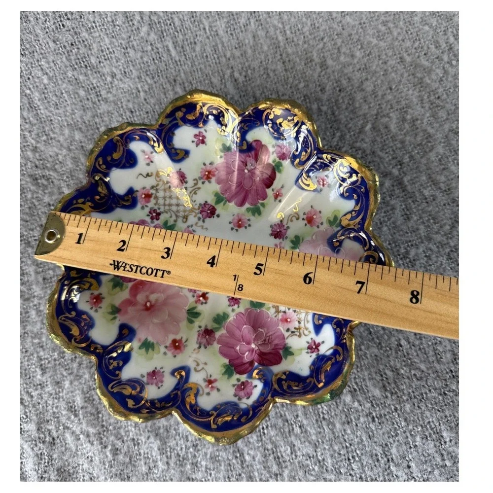 Grandmas Vintage Footed‎ Floral Bowl 7.5